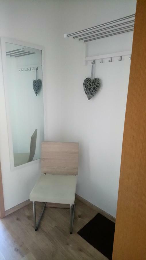 Gemuetliche Ferienwohnung Im Erdgeschoss- Jenaer Strasse Erfurt Bagian luar foto