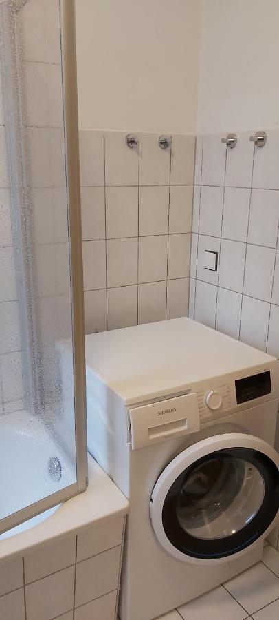 Gemuetliche Ferienwohnung Im Erdgeschoss- Jenaer Strasse Erfurt Bagian luar foto